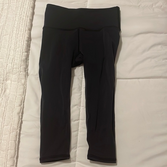 Lululemon capris size 4 - Picture 1 of 3